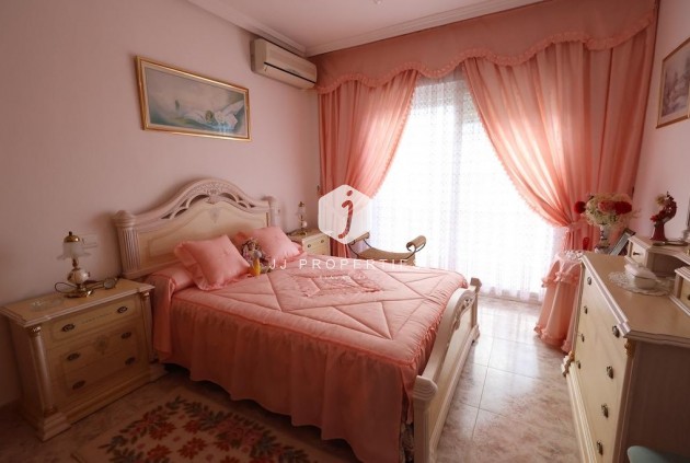 Z drugiej ręki - Villa -
Orihuela Costa - Costa Blanca