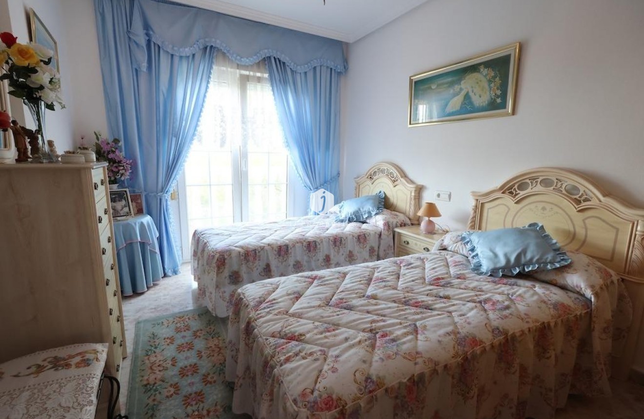 Z drugiej ręki - Villa -
Orihuela Costa - Costa Blanca