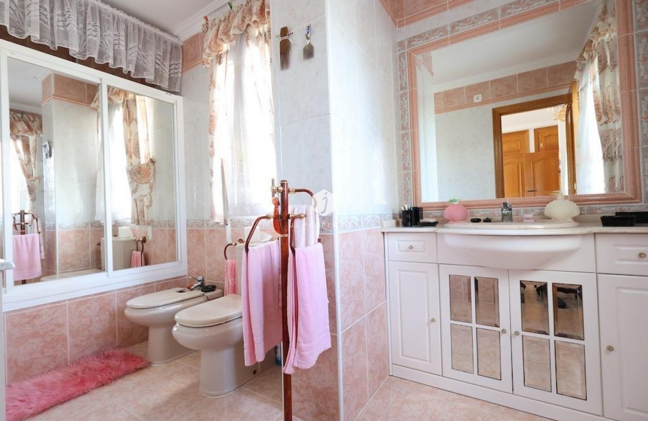 Z drugiej ręki - Villa -
Orihuela Costa - Costa Blanca