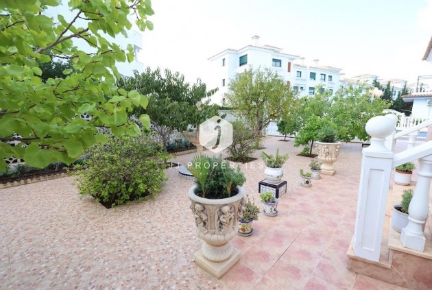 Z drugiej ręki - Villa -
Orihuela Costa - Costa Blanca