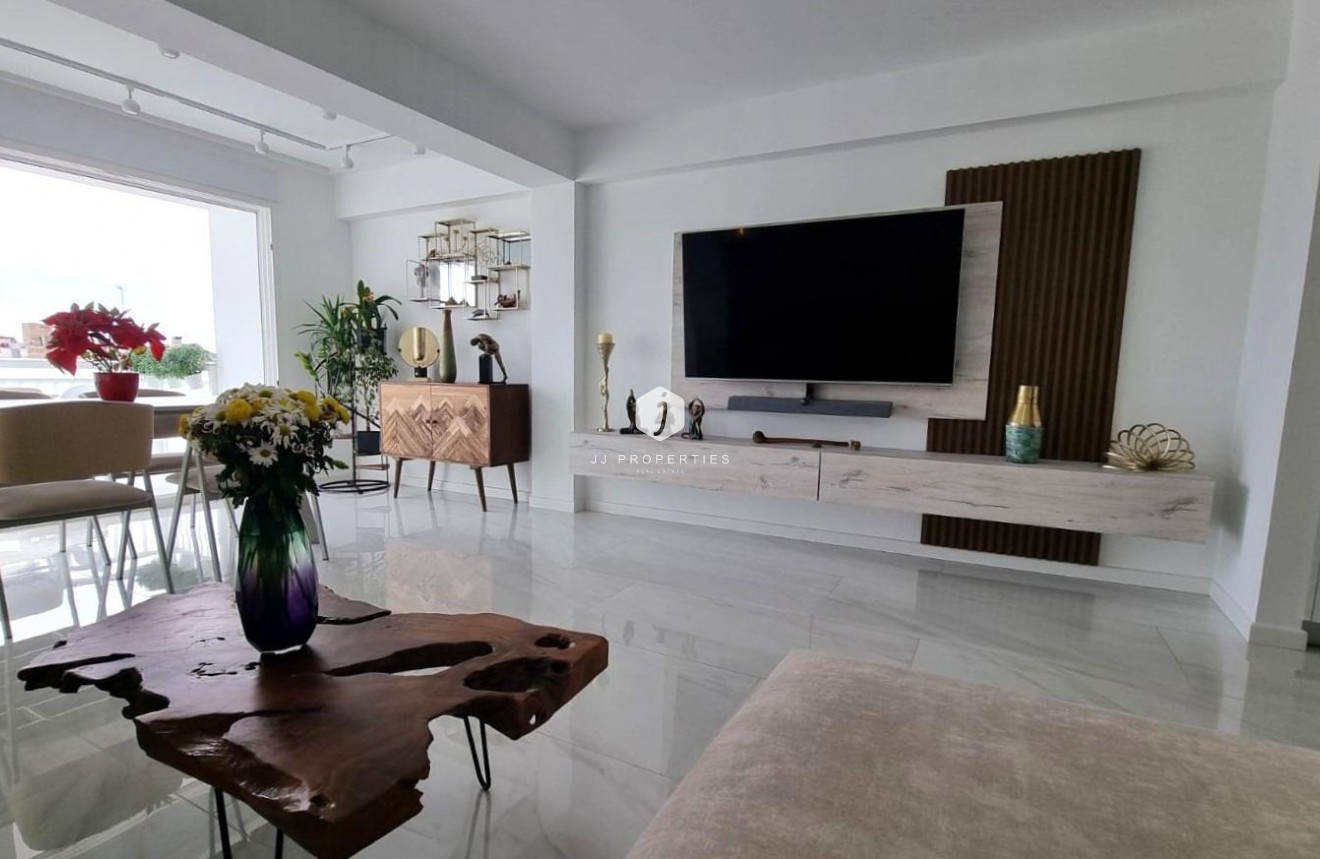 Z drugiej ręki - Mieszkanie w bloku -
Torrevieja - Centro