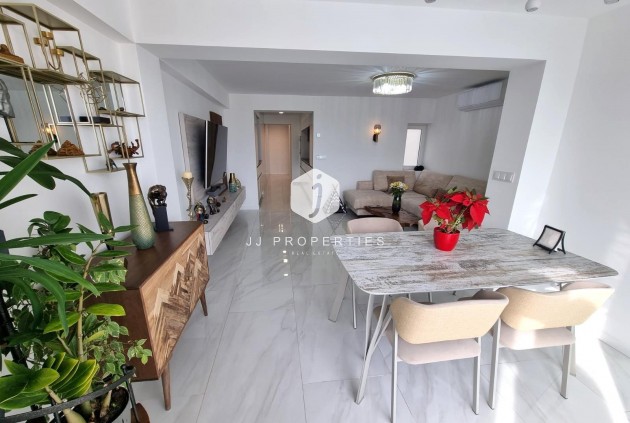 Z drugiej ręki - Mieszkanie w bloku -
Torrevieja - Centro