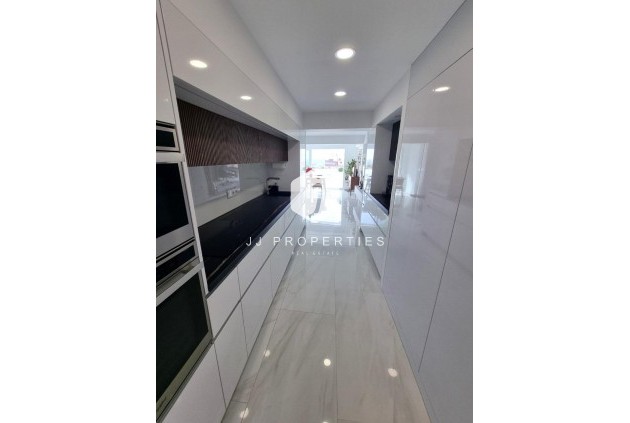 Z drugiej ręki - Mieszkanie w bloku -
Torrevieja - Centro