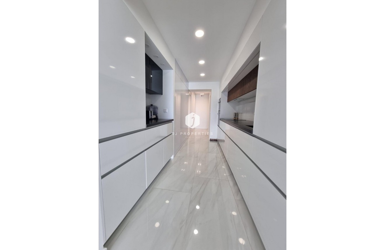 Z drugiej ręki - Mieszkanie w bloku -
Torrevieja - Centro