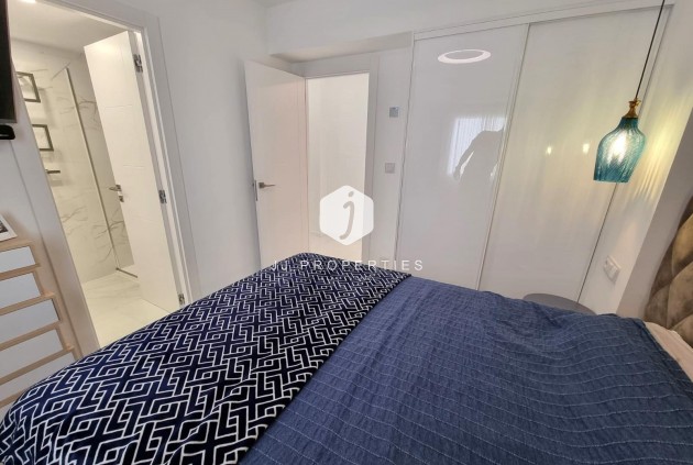 Z drugiej ręki - Mieszkanie w bloku -
Torrevieja - Centro