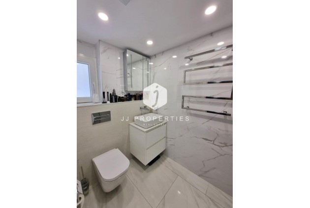 Z drugiej ręki - Mieszkanie w bloku -
Torrevieja - Centro