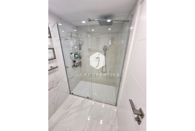 Z drugiej ręki - Mieszkanie w bloku -
Torrevieja - Centro