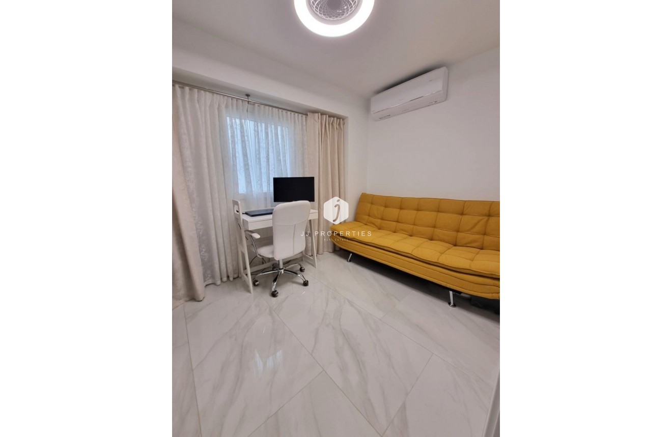 Z drugiej ręki - Mieszkanie w bloku -
Torrevieja - Centro