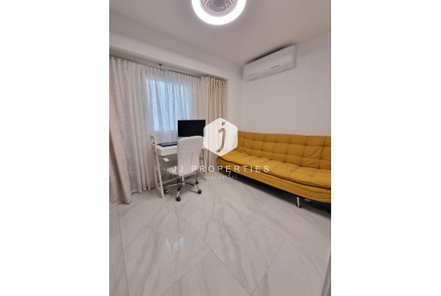 Z drugiej ręki - Mieszkanie w bloku -
Torrevieja - Centro