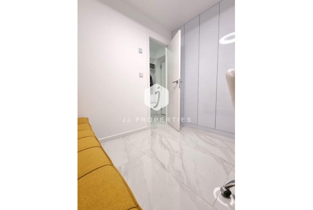 Z drugiej ręki - Mieszkanie w bloku -
Torrevieja - Centro