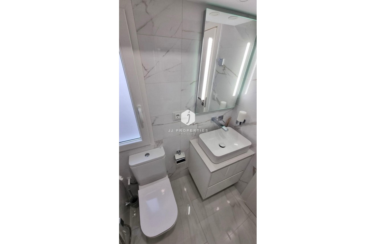 Z drugiej ręki - Mieszkanie w bloku -
Torrevieja - Centro