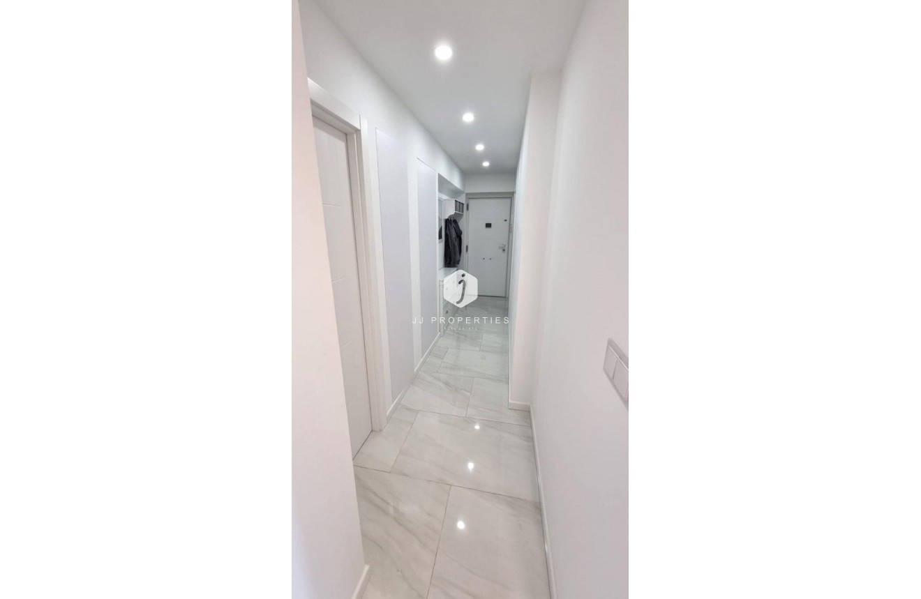 Z drugiej ręki - Mieszkanie w bloku -
Torrevieja - Centro