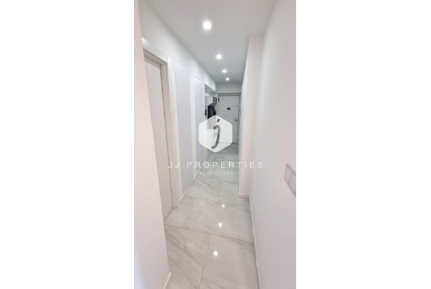 Z drugiej ręki - Mieszkanie w bloku -
Torrevieja - Centro