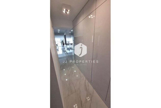 Z drugiej ręki - Mieszkanie w bloku -
Torrevieja - Centro