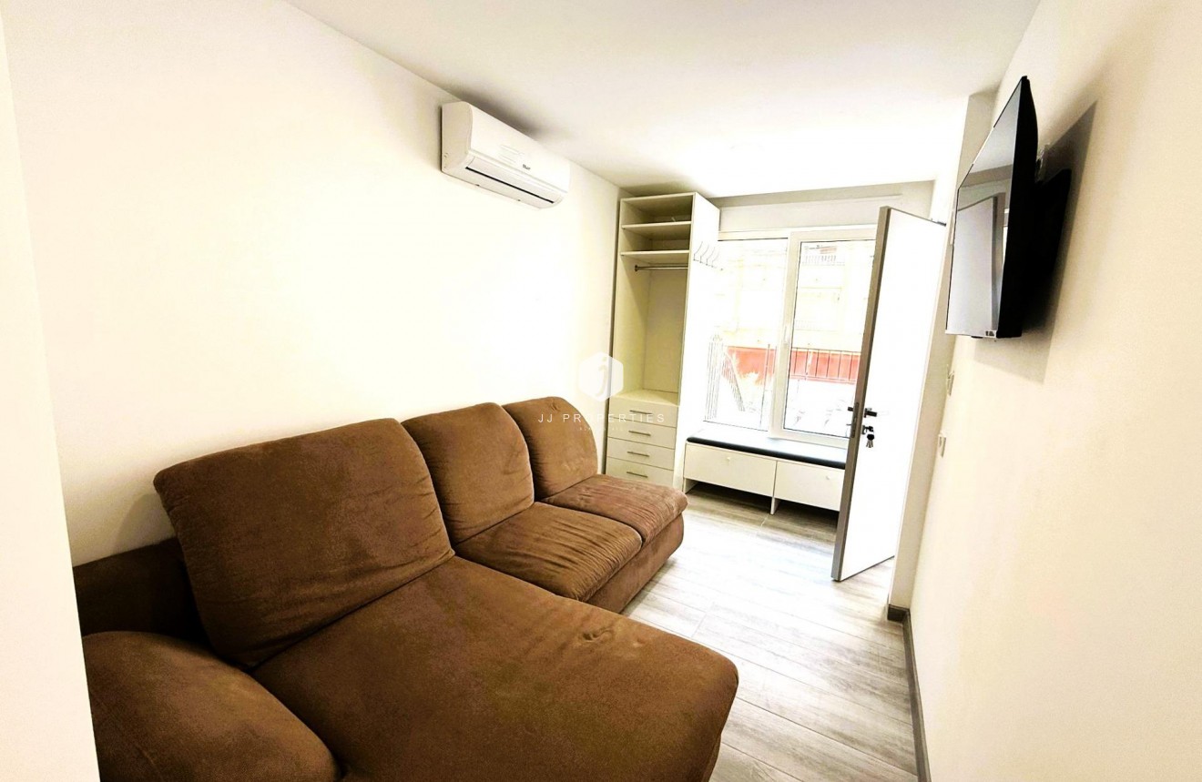 Z drugiej ręki - Dupleks -
Torrevieja - Centro