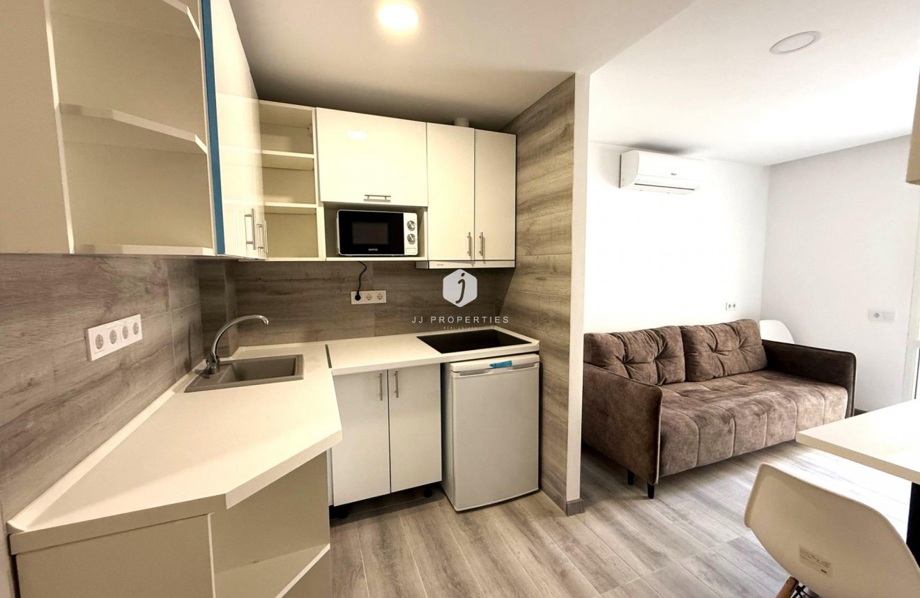 Z drugiej ręki - Dupleks -
Torrevieja - Centro