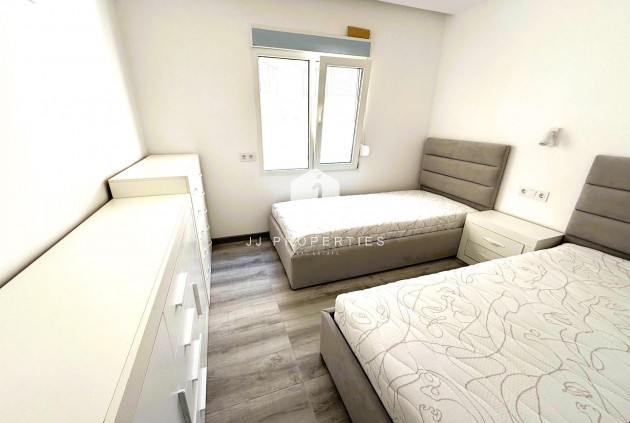 Z drugiej ręki - Dupleks -
Torrevieja - Centro