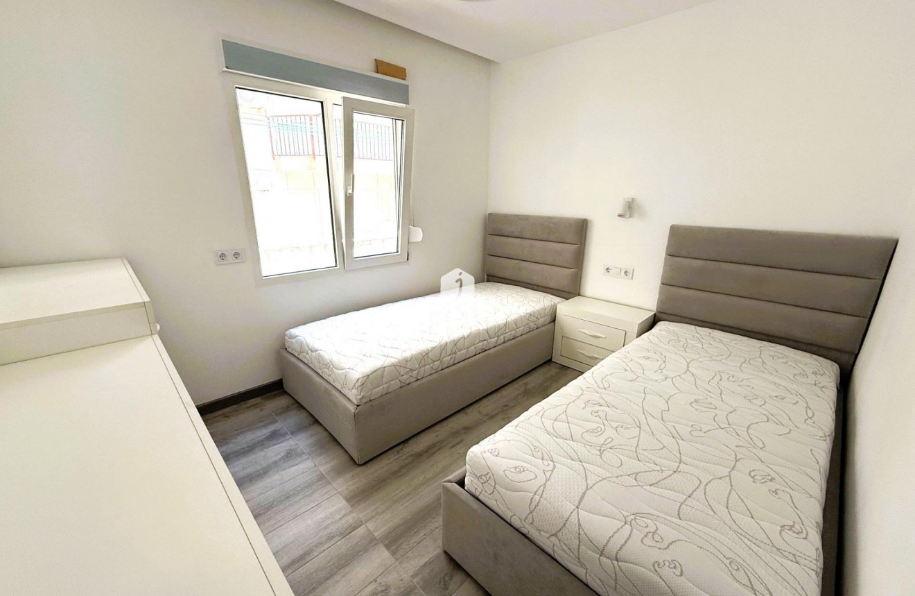 Z drugiej ręki - Dupleks -
Torrevieja - Centro