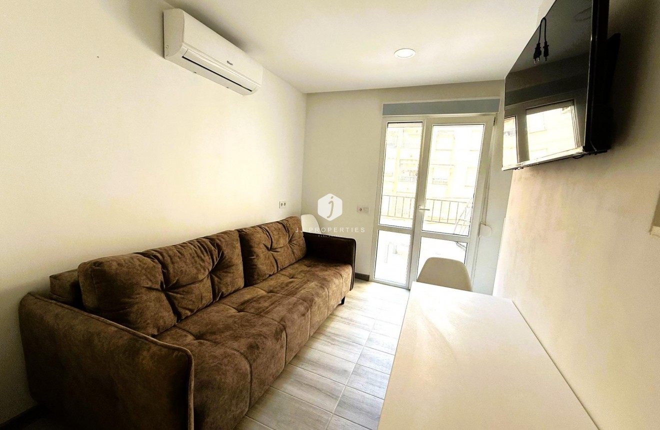 Z drugiej ręki - Dupleks -
Torrevieja - Centro