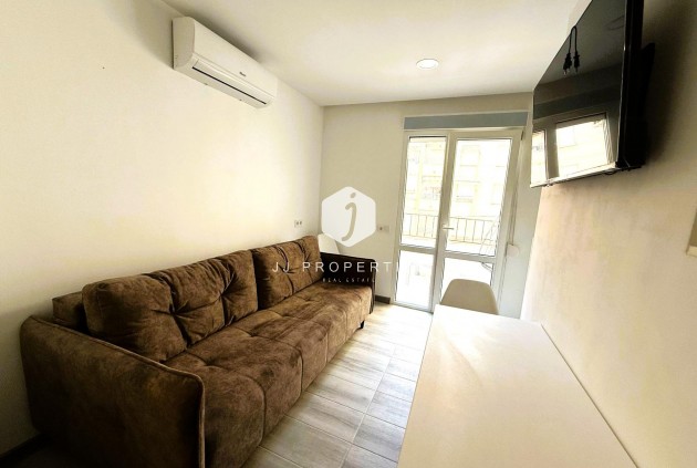 Z drugiej ręki - Dupleks -
Torrevieja - Centro