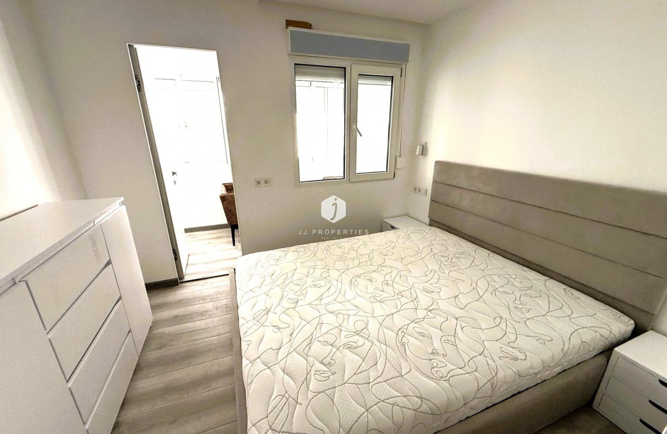 Z drugiej ręki - Dupleks -
Torrevieja - Centro