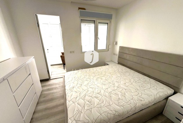 Z drugiej ręki - Dupleks -
Torrevieja - Centro