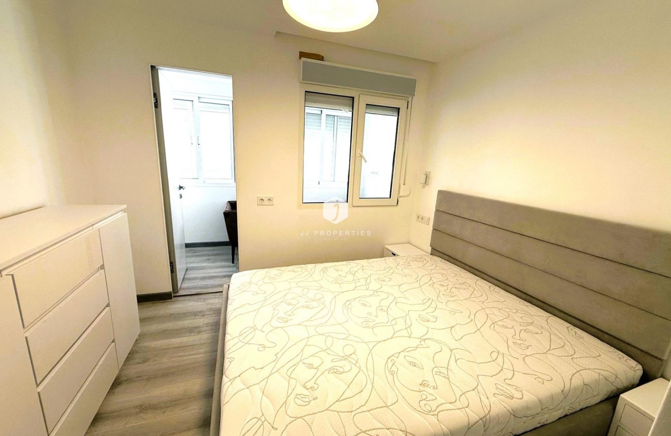 Z drugiej ręki - Dupleks -
Torrevieja - Centro