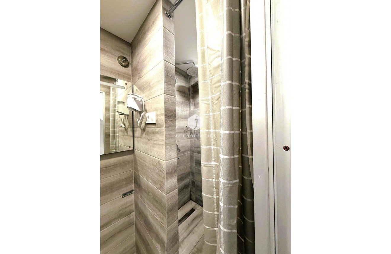 Z drugiej ręki - Dupleks -
Torrevieja - Centro