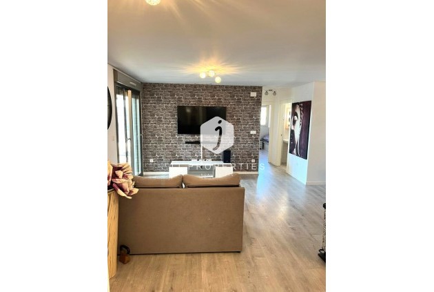 Z drugiej ręki - Mieszkanie w bloku -
Los Dolses - Inland