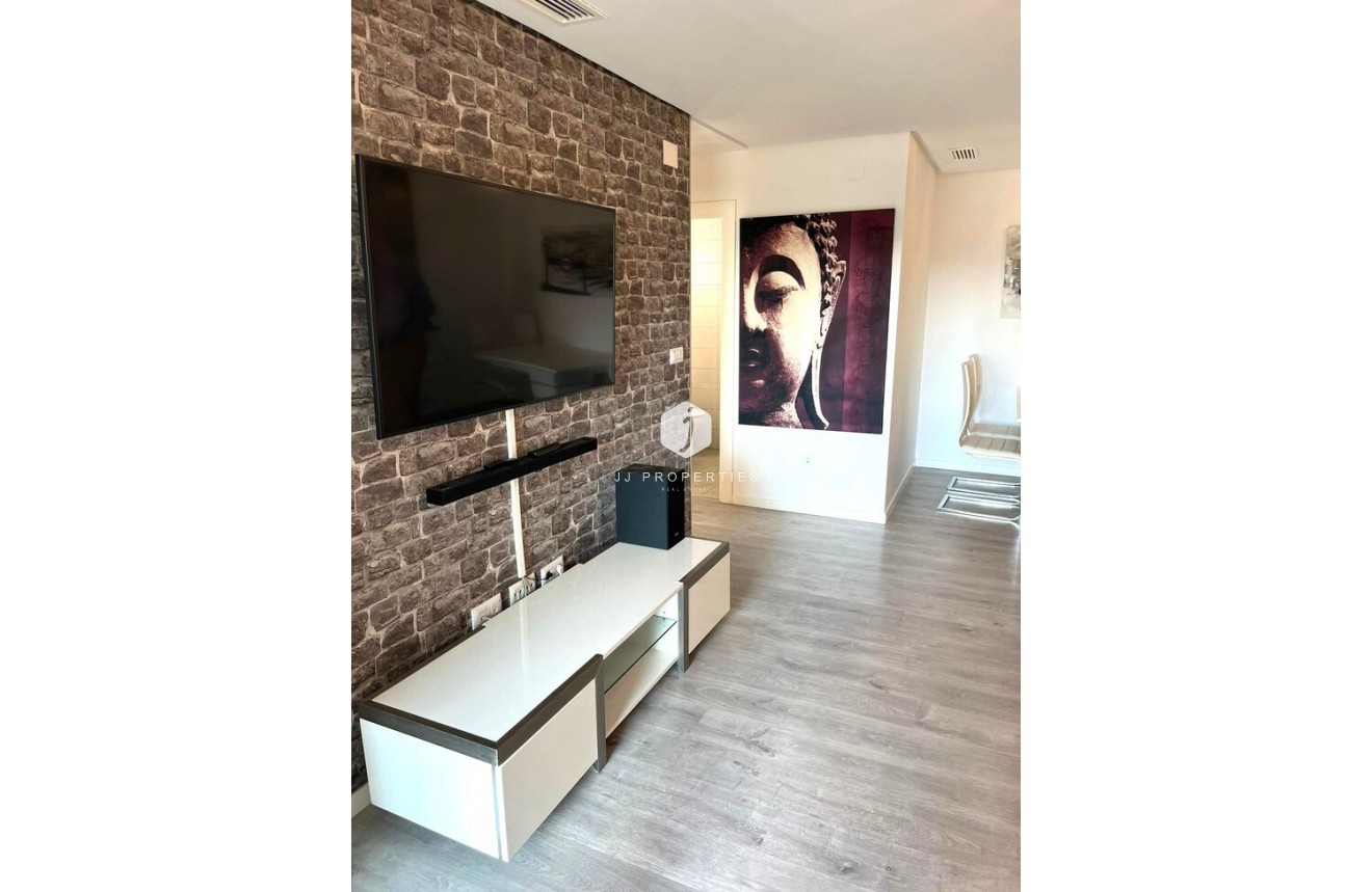 Z drugiej ręki - Mieszkanie w bloku -
Los Dolses - Inland