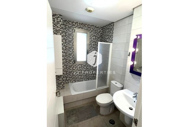 Z drugiej ręki - Mieszkanie w bloku -
Los Dolses - Inland