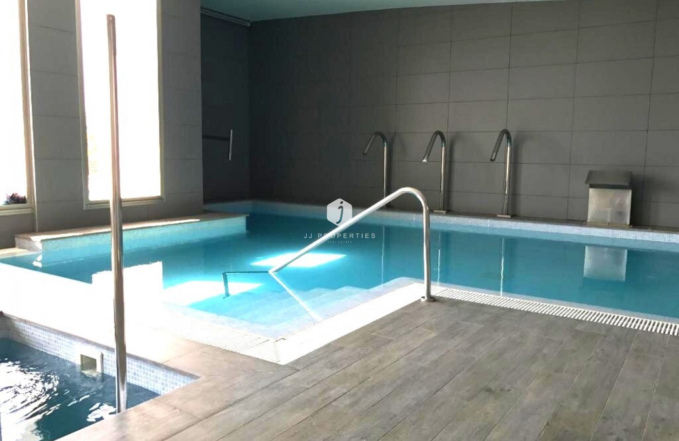 Z drugiej ręki - Mieszkanie w bloku -
Los Dolses - Inland