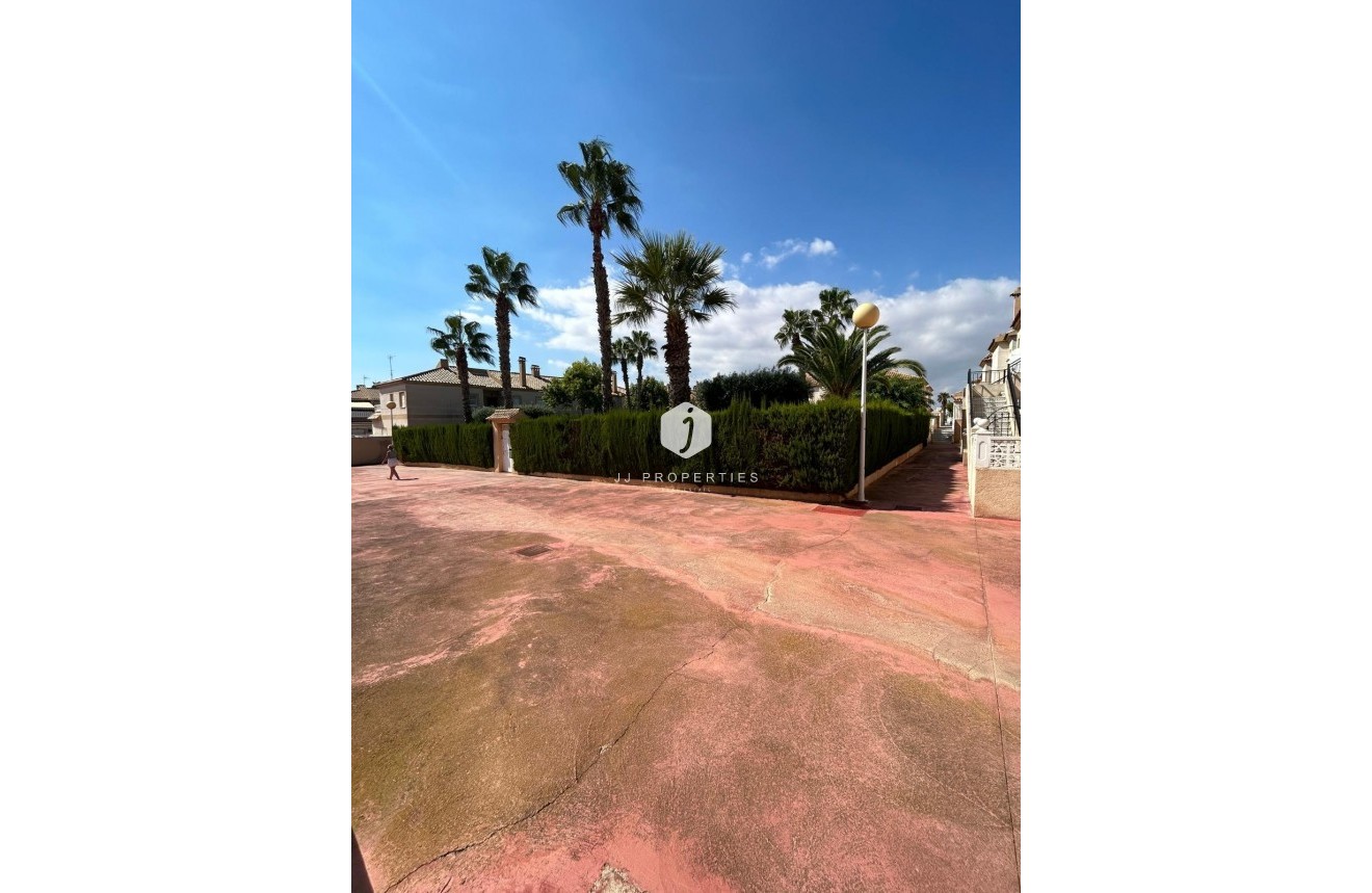 Z drugiej ręki - Bungalow -
Torrevieja - aguas nuevas