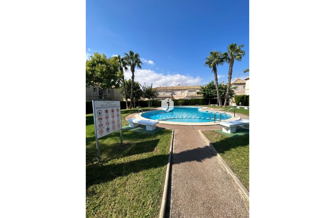 Z drugiej ręki - Bungalow -
Torrevieja - aguas nuevas