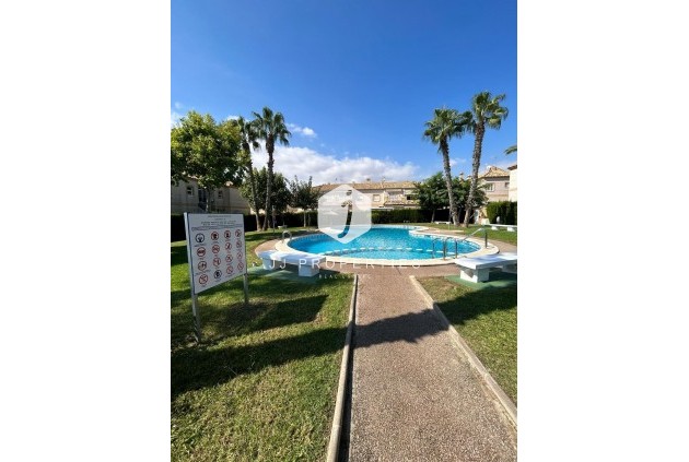 Z drugiej ręki - Bungalow -
Torrevieja - aguas nuevas