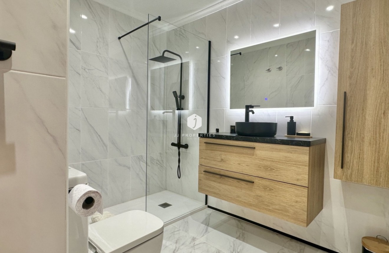 Z drugiej ręki - Szalet -
Orihuela Costa - Costa Blanca