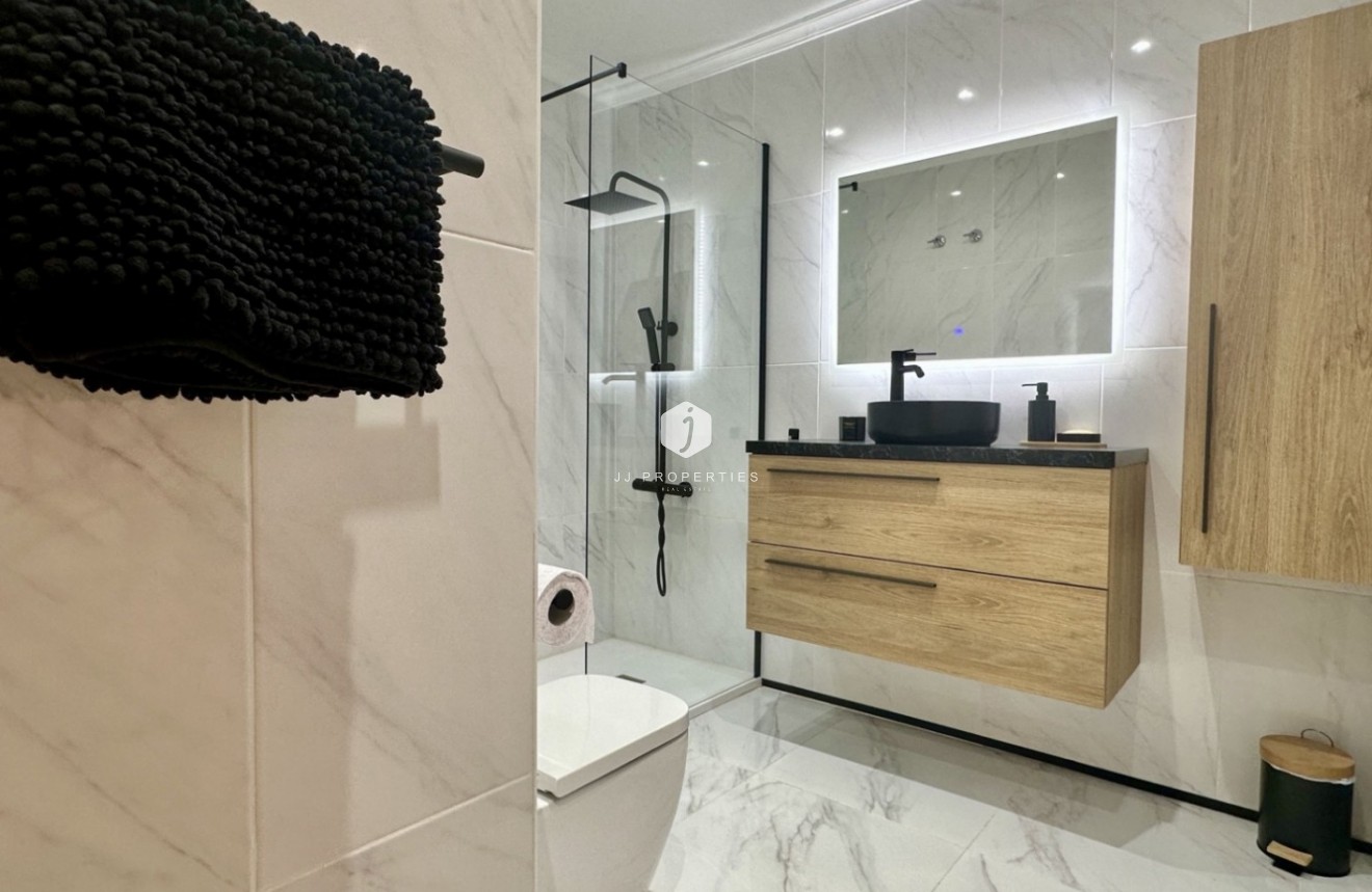 Z drugiej ręki - Szalet -
Orihuela Costa - Costa Blanca