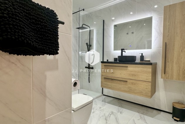 Z drugiej ręki - Szalet -
Orihuela Costa - Costa Blanca