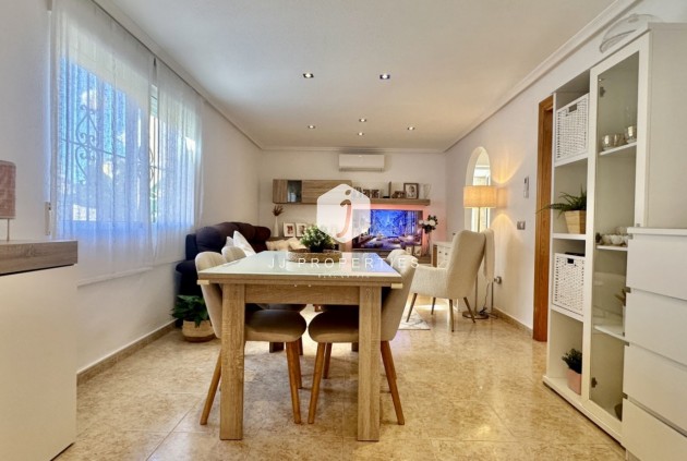 Z drugiej ręki - Szalet -
Orihuela Costa - Costa Blanca