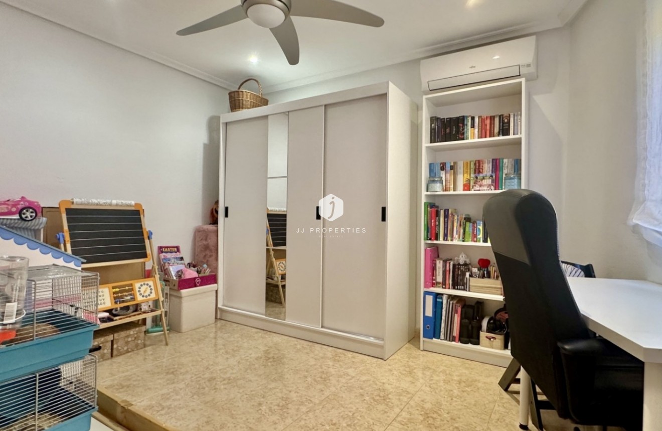 Z drugiej ręki - Szalet -
Orihuela Costa - Costa Blanca