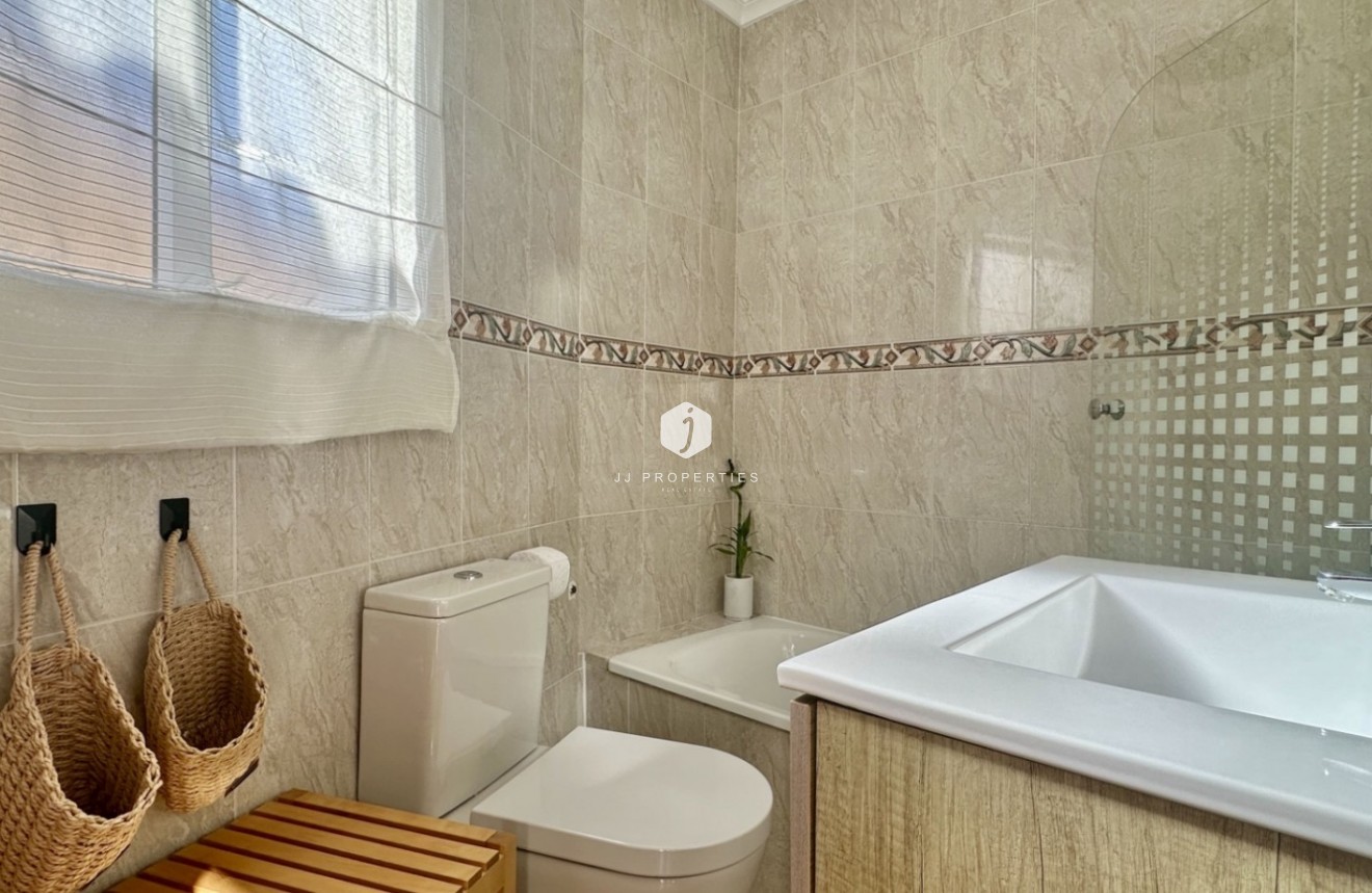 Z drugiej ręki - Szalet -
Orihuela Costa - Costa Blanca