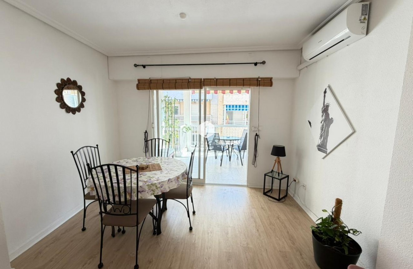 Z drugiej ręki - Mieszkanie w bloku -
Torrevieja - Playa del Cura