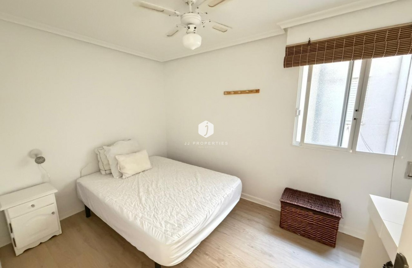 Z drugiej ręki - Mieszkanie w bloku -
Torrevieja - Playa del Cura