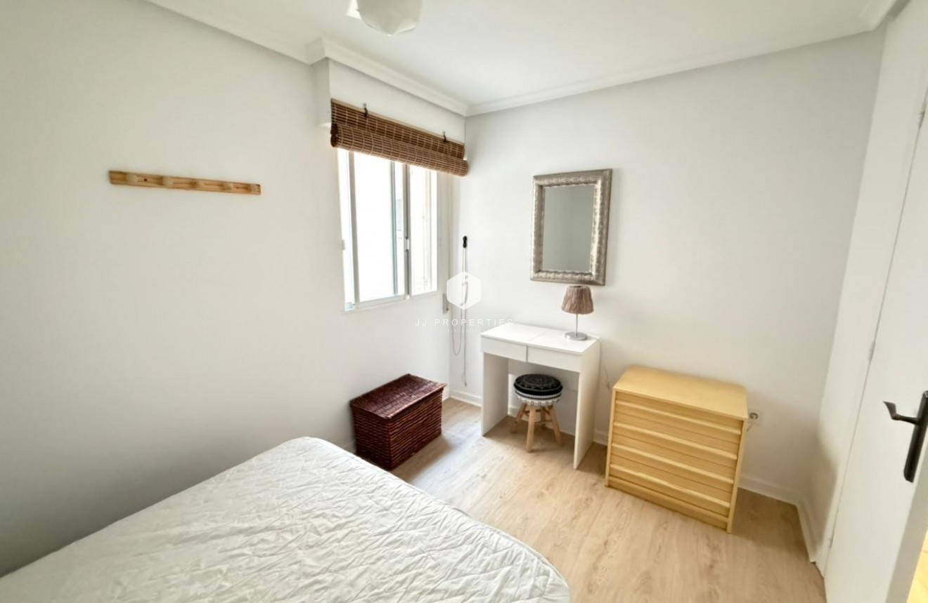 Z drugiej ręki - Mieszkanie w bloku -
Torrevieja - Playa del Cura