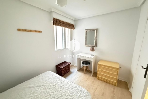 Z drugiej ręki - Mieszkanie w bloku -
Torrevieja - Playa del Cura