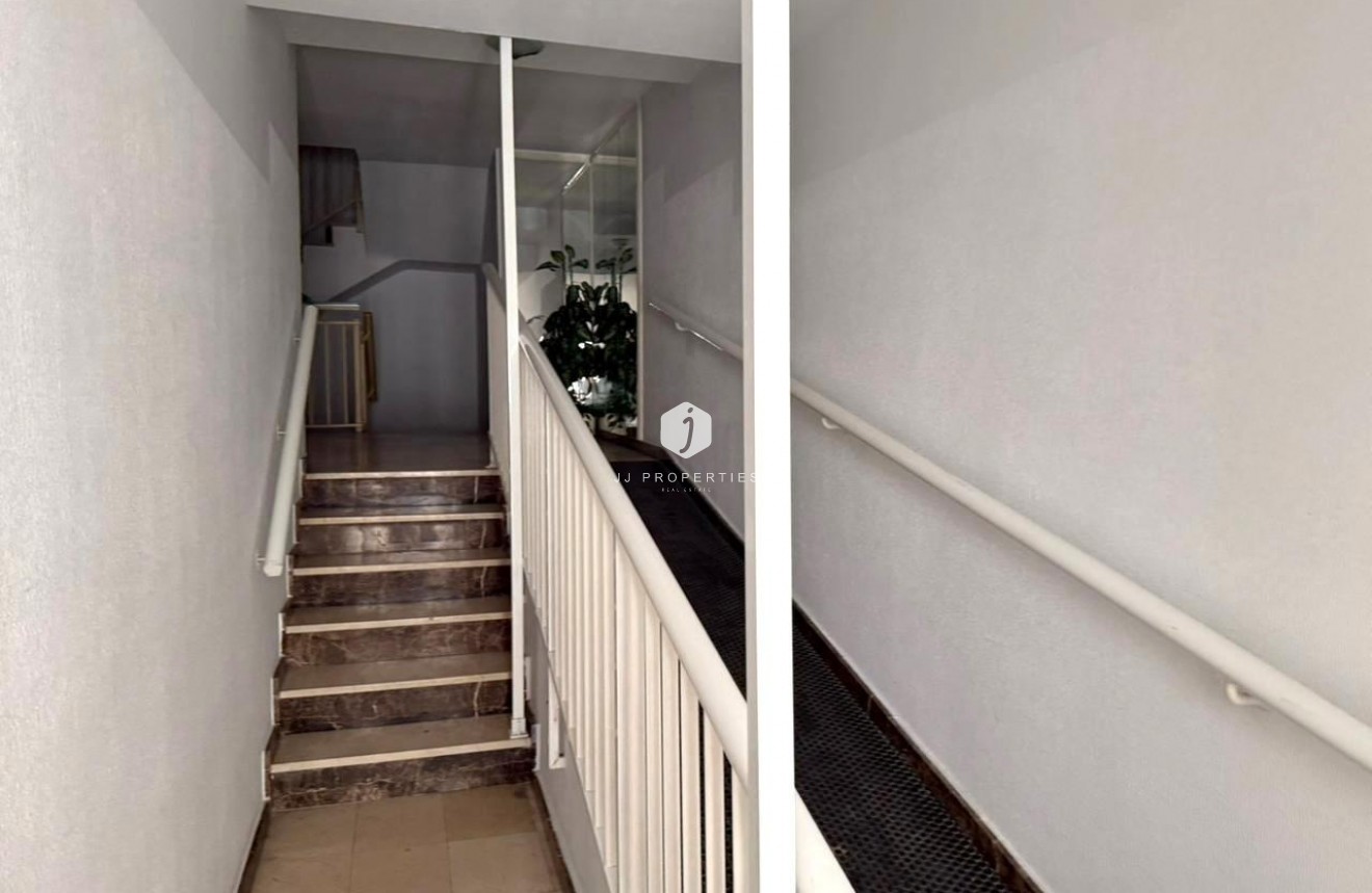 Z drugiej ręki - Mieszkanie w bloku -
Torrevieja - Playa del Cura