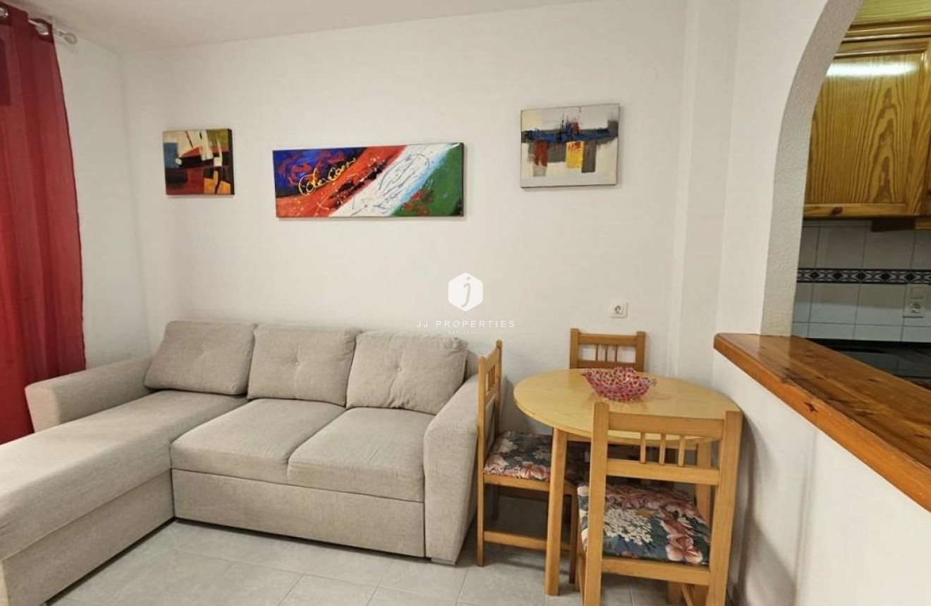 Z drugiej ręki - Mieszkanie w bloku -
Torrevieja - Acequion