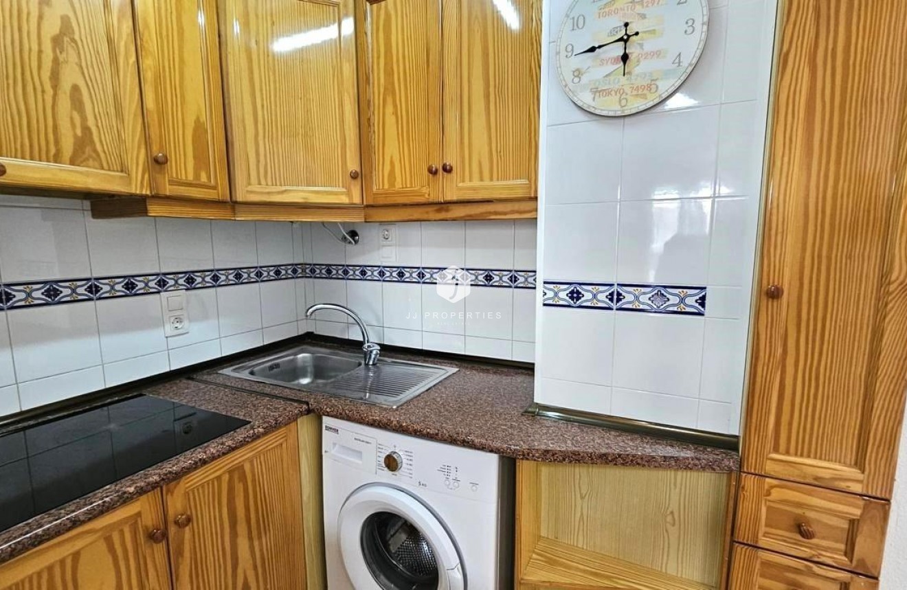 Z drugiej ręki - Mieszkanie w bloku -
Torrevieja - Acequion