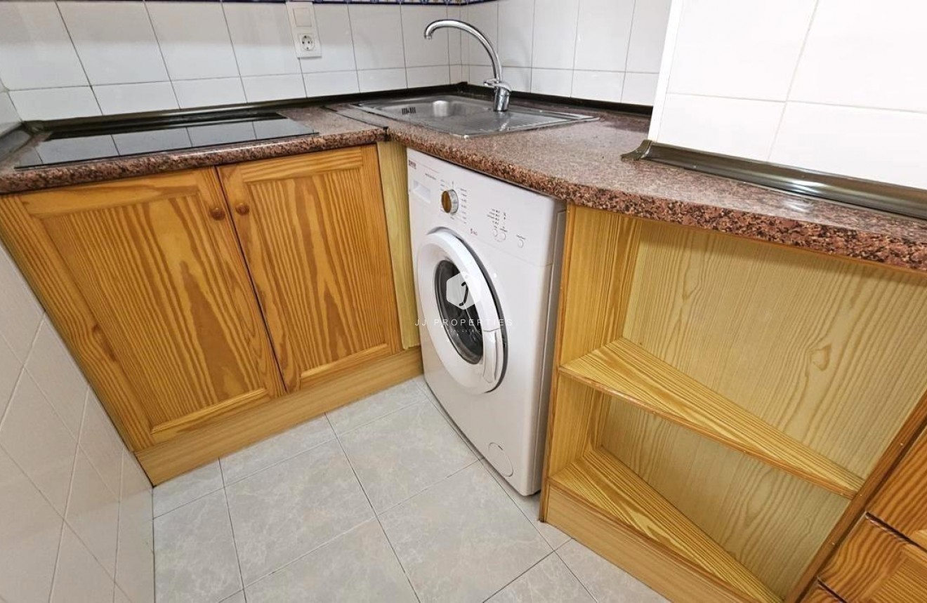 Z drugiej ręki - Mieszkanie w bloku -
Torrevieja - Acequion