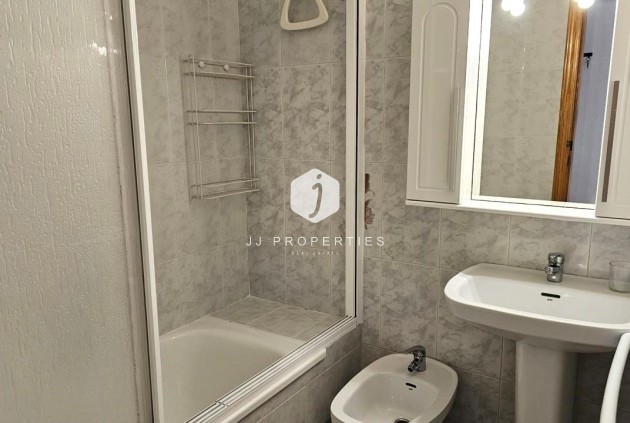 Z drugiej ręki - Mieszkanie w bloku -
Torrevieja - Acequion